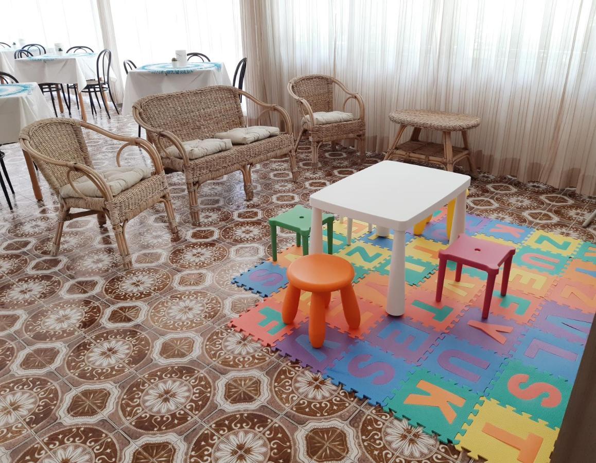 Hotel Mara Rimini Buitenkant foto