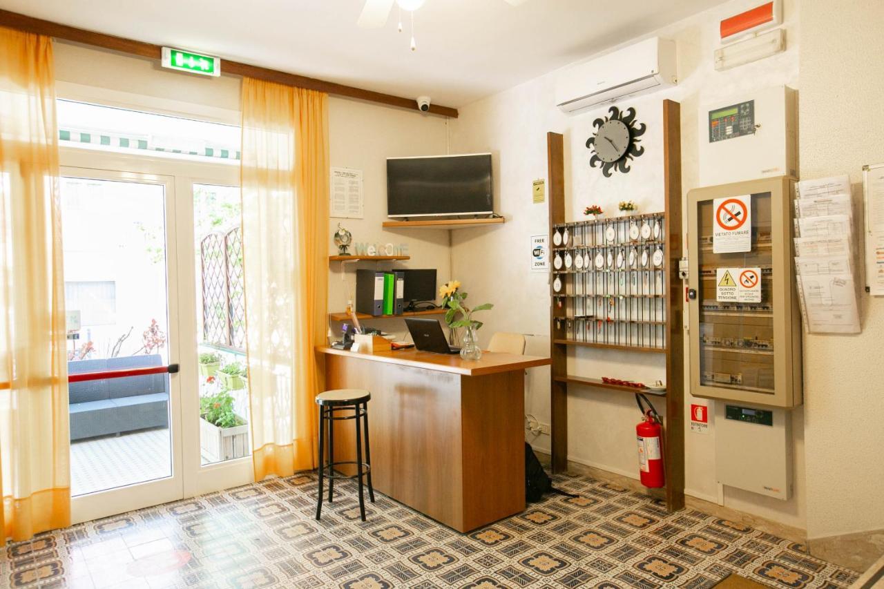 Hotel Mara Rimini Buitenkant foto
