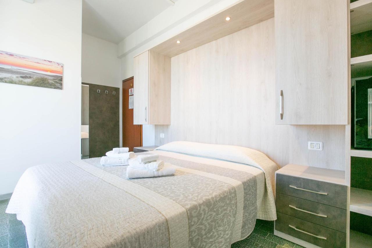 Hotel Mara Rimini Buitenkant foto