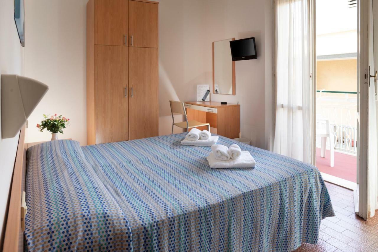 Hotel Mara Rimini Buitenkant foto