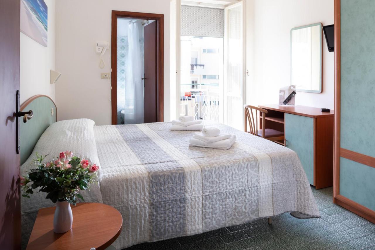 Hotel Mara Rimini Buitenkant foto